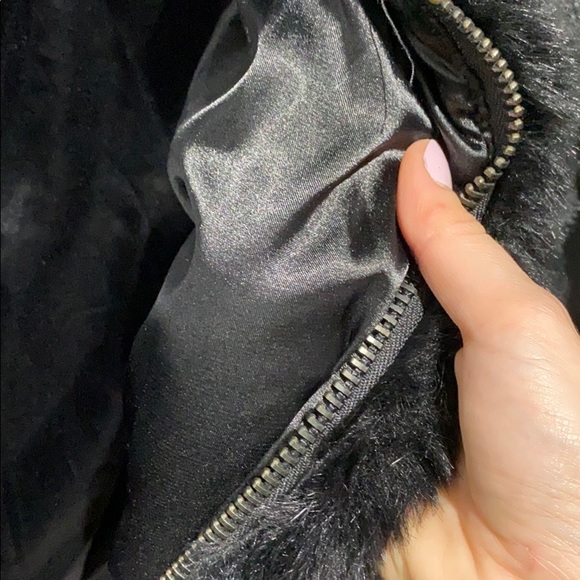 John + Jenn Faux Fur Bomber Jacket: 100% Exclusive - Picture 5 of 6